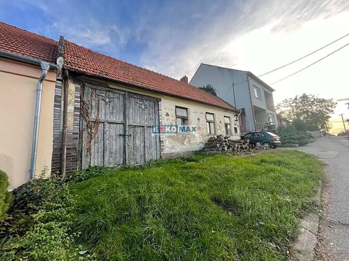 Prodej stavebního pozemku 1953 m²