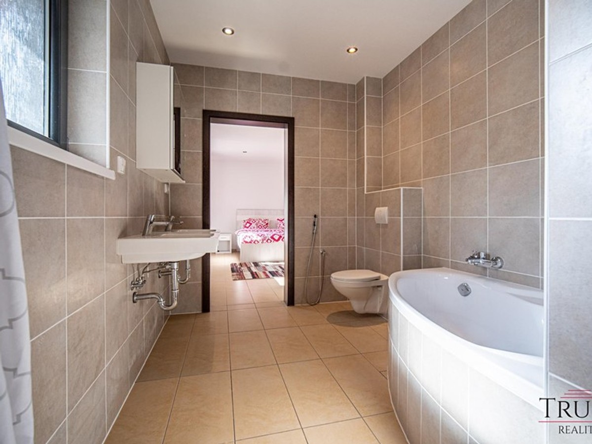 Prodej vily 338 m², pozemek 1208 m²