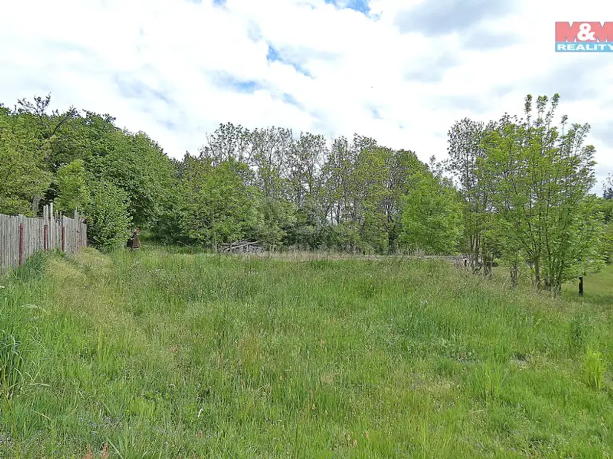 Prodej stavebního pozemku 1922 m²