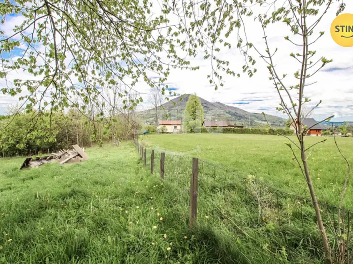 Prodej stavebního pozemku 2439 m²