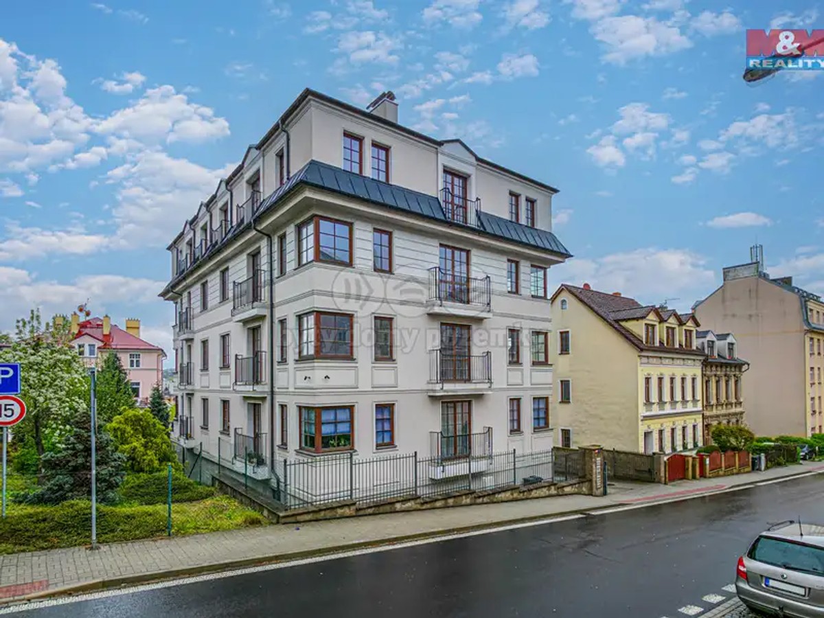 Prodej domu 895 m², pozemek 1336 m²