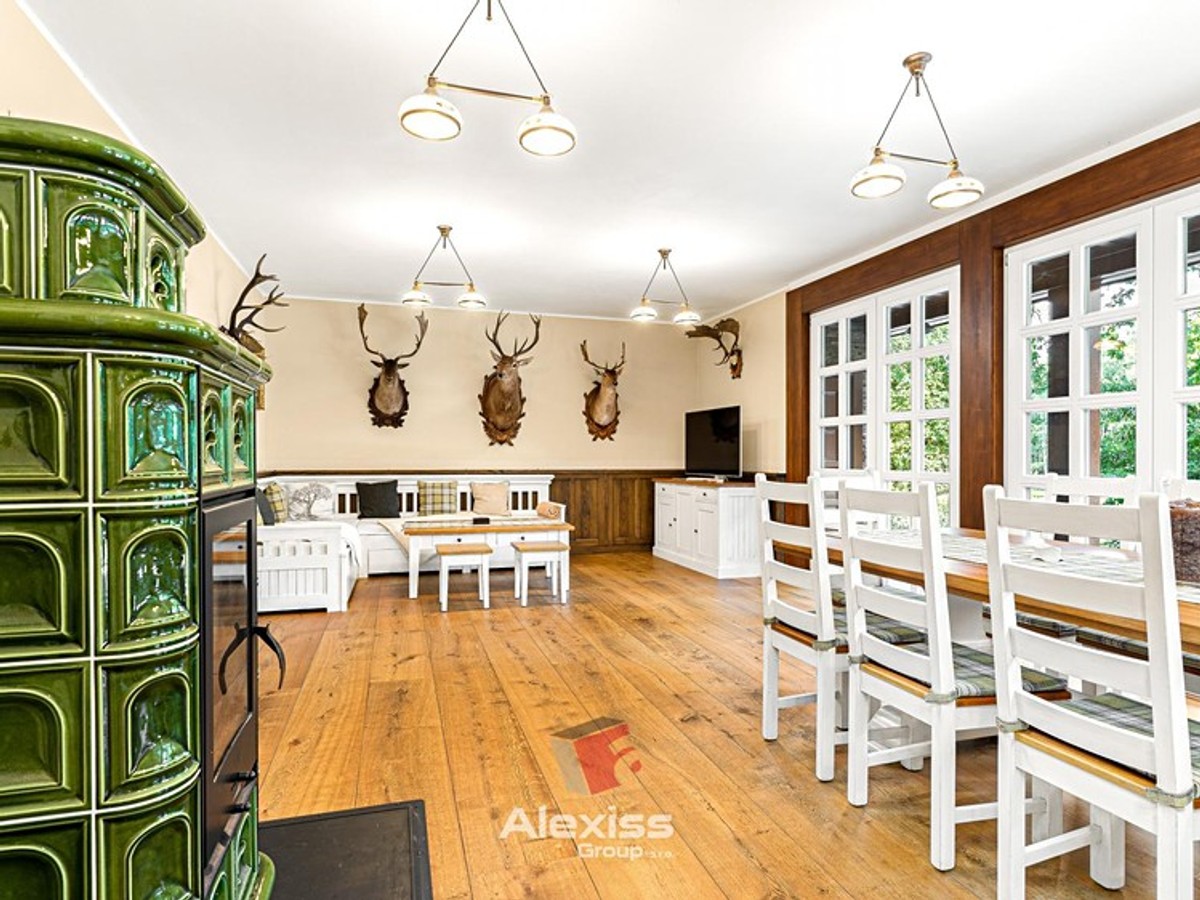 Prodej chalupy 440 m², pozemek 9194 m²