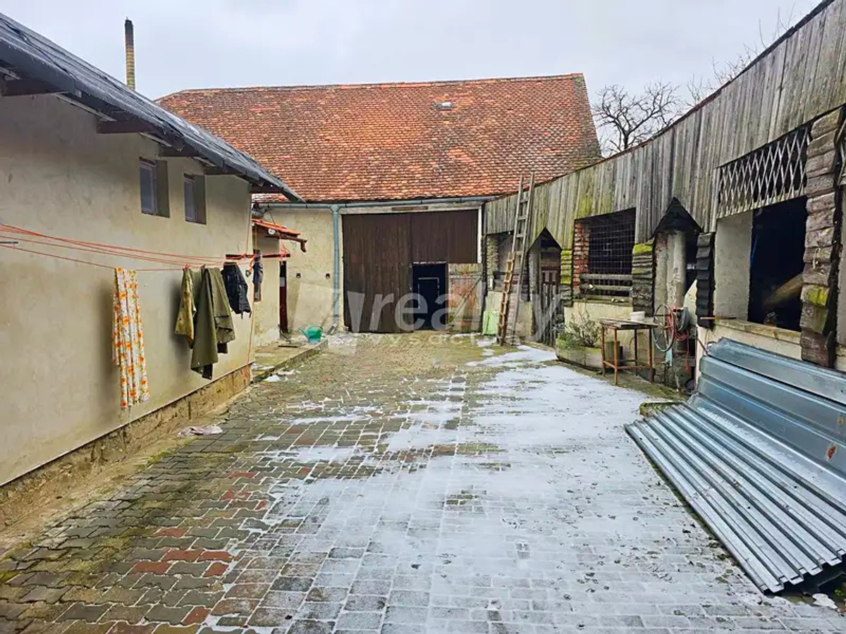 Prodej zemědělské usedlosti 320 m², pozemek 2468 m²