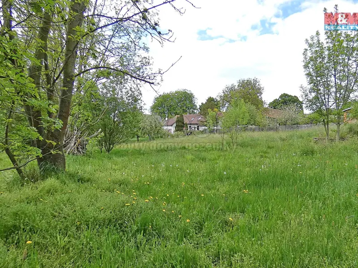 Prodej stavebního pozemku 1922 m²