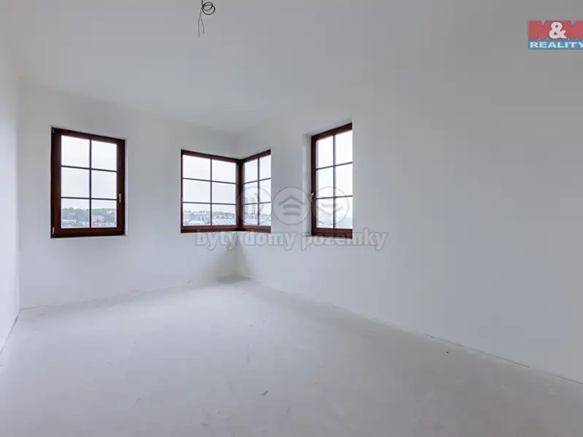 Prodej domu 895 m², pozemek 1336 m²