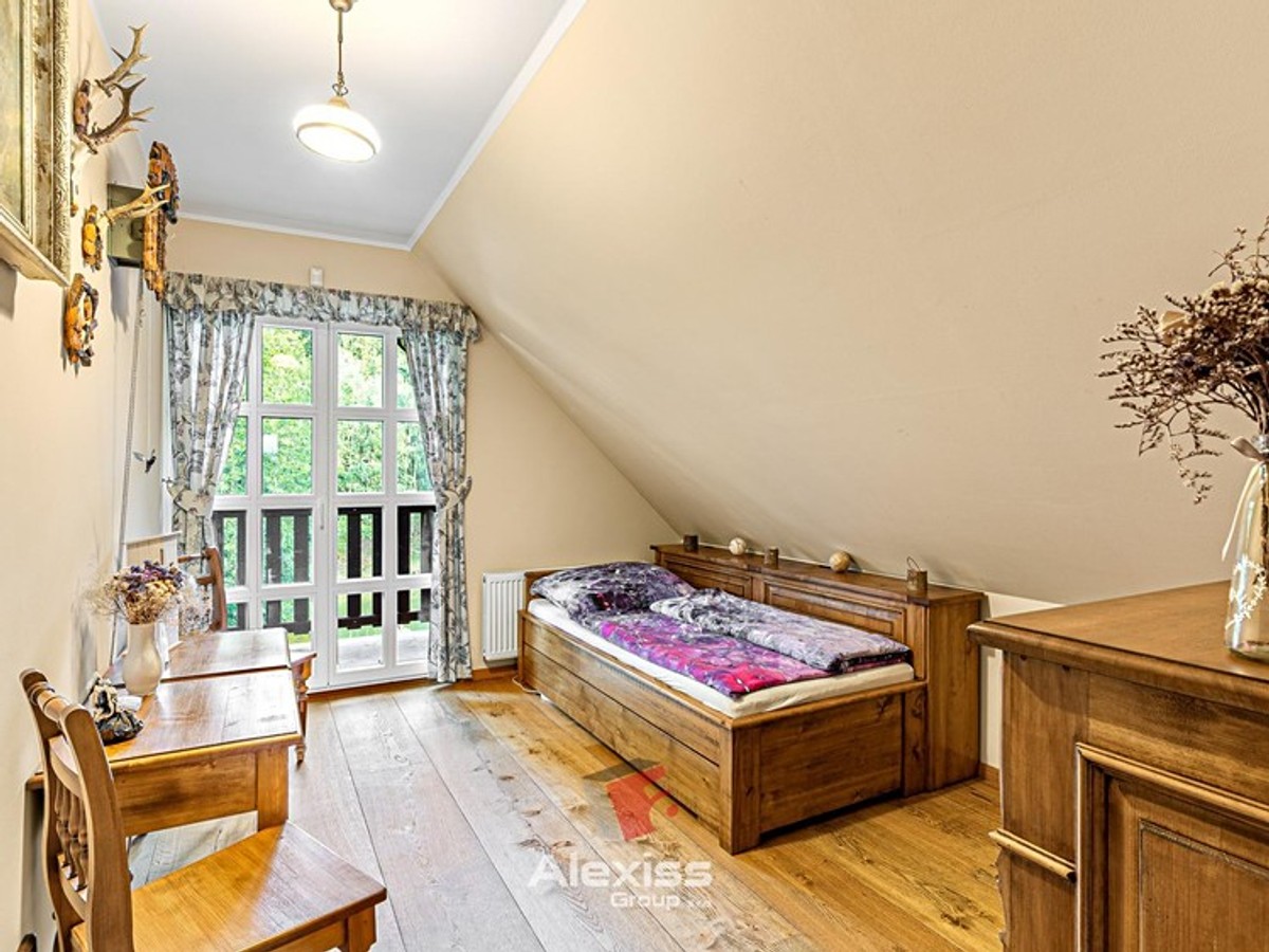 Prodej chalupy 440 m², pozemek 9194 m²