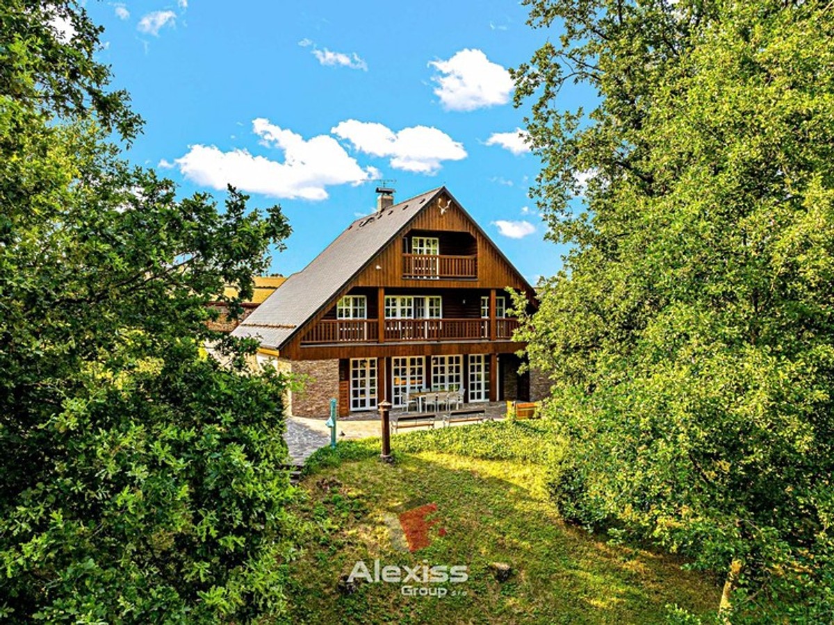 Prodej chalupy 440 m², pozemek 9194 m²