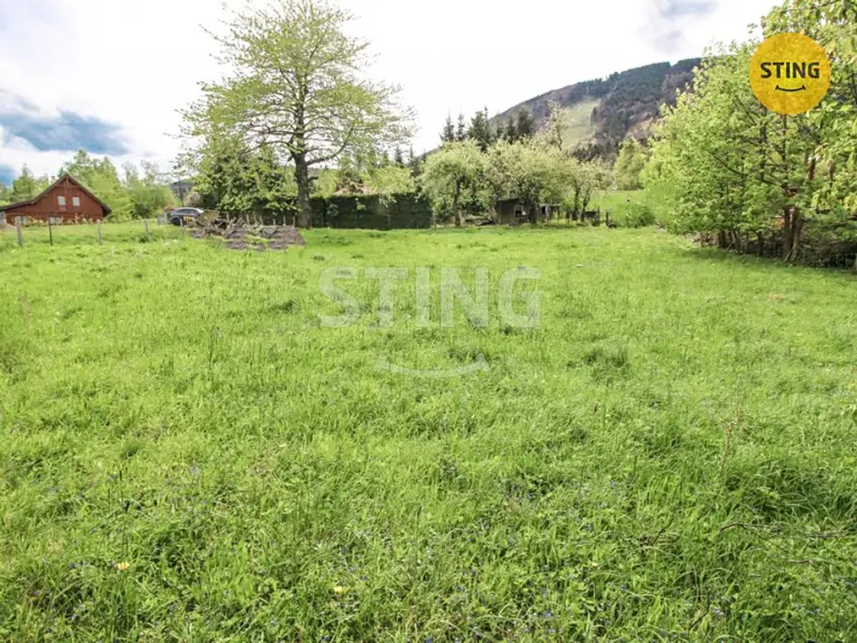Prodej stavebního pozemku 2439 m²