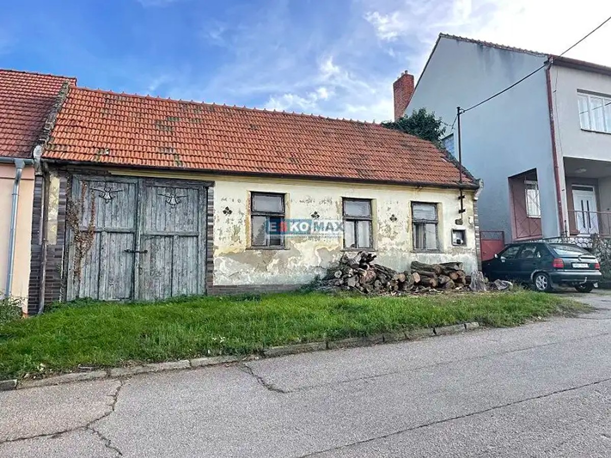 Prodej stavebního pozemku 1953 m²