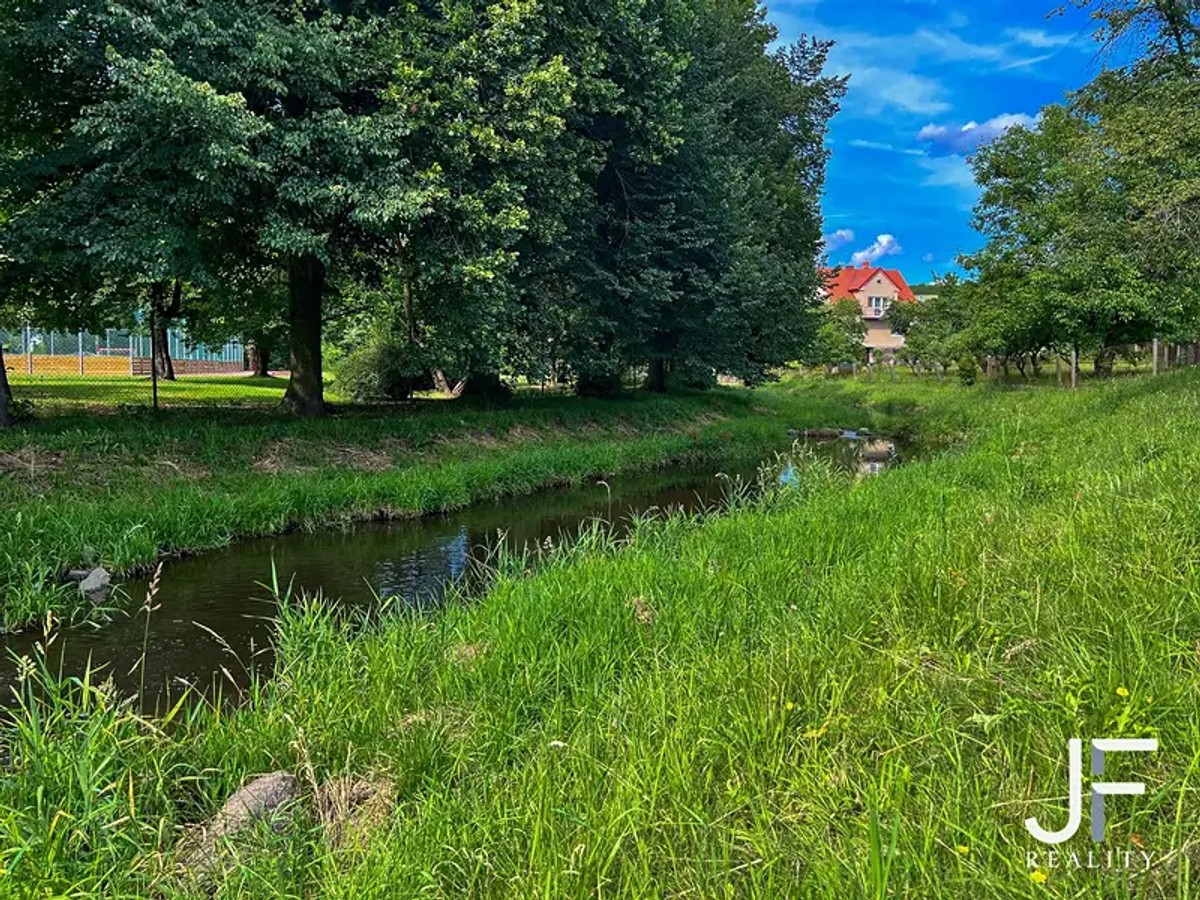 Prodej stavebního pozemku 1088 m²