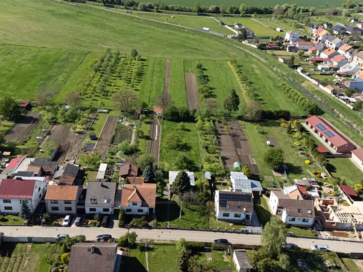 Prodej stavebního pozemku 1800 m²