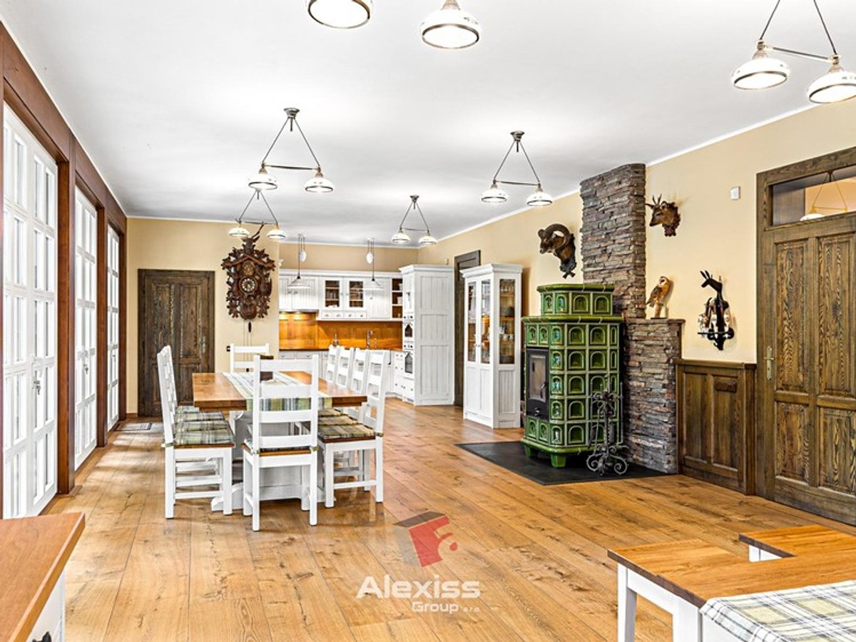 Prodej chalupy 440 m², pozemek 9194 m²