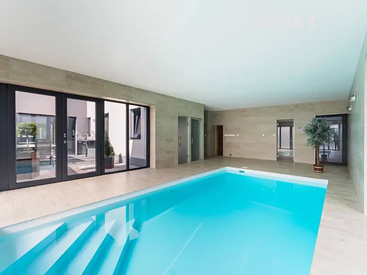 Prodej vily 300 m², pozemek 1066 m²