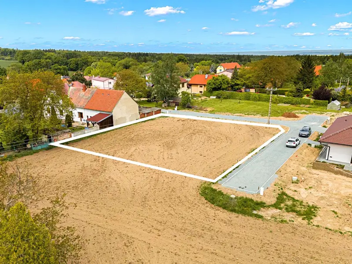 Prodej stavebního pozemku 1093 m²
