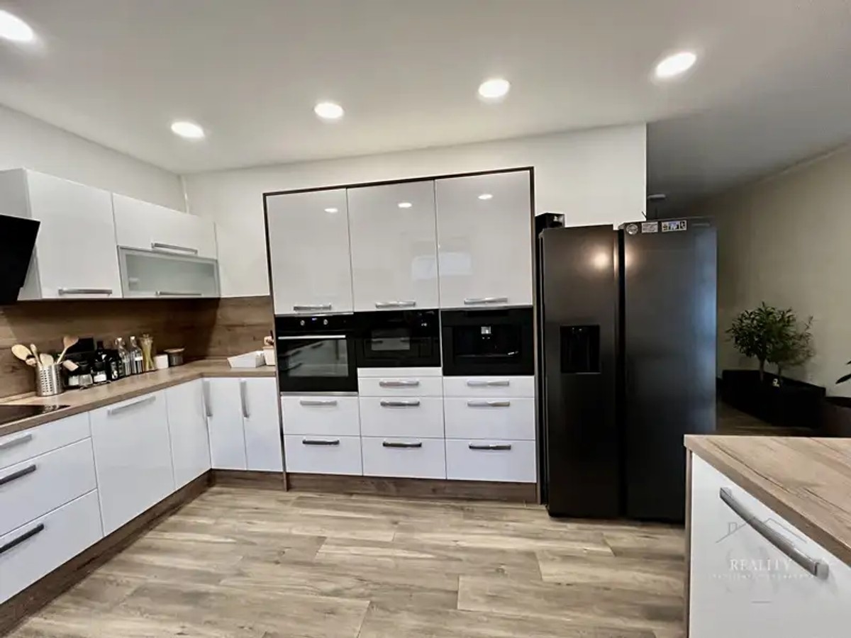 Prodej domu 221 m², pozemek 1252 m²