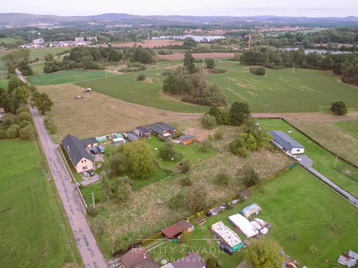 Prodej stavebního pozemku 1693 m²