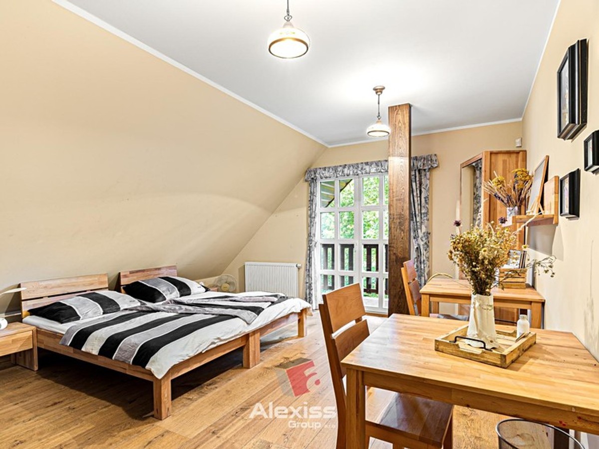 Prodej chalupy 440 m², pozemek 9194 m²