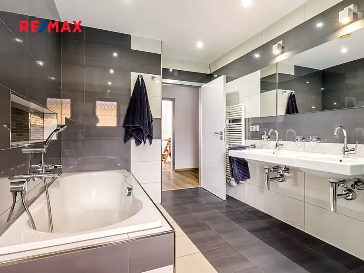 Prodej domu 198 m², pozemek 697 m²