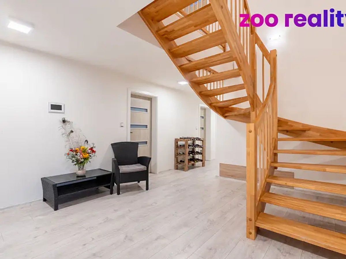 Prodej domu 353 m², pozemek 772 m²