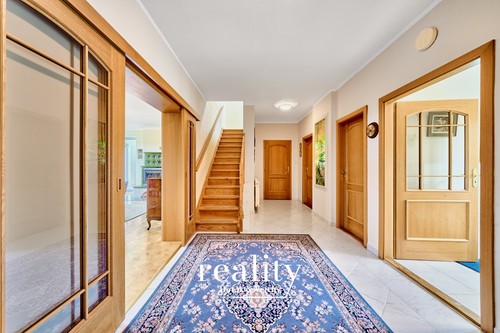 Prodaný dům 322 m², pozemek 9361 m²