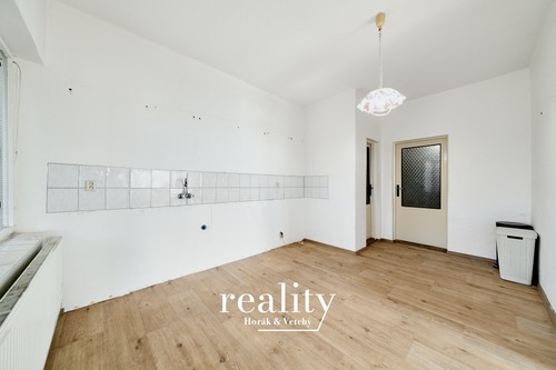 Prodej zemědělské usedlosti 500 m², pozemek 11645 m²
