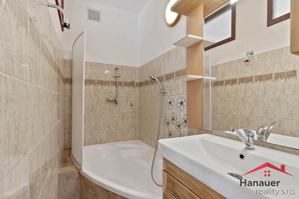 Prodej domu 178 m², pozemek 1299 m²