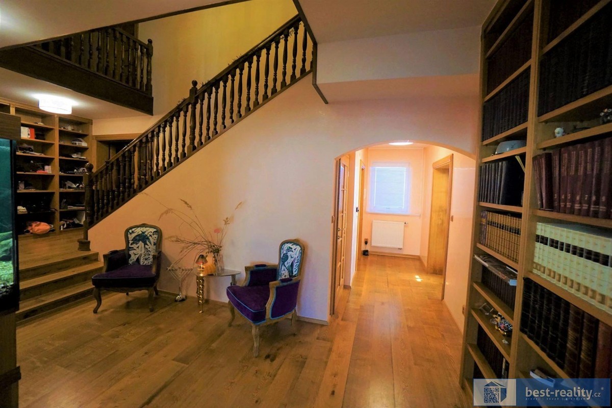 Prodej domu 676 m², pozemek 2737 m²