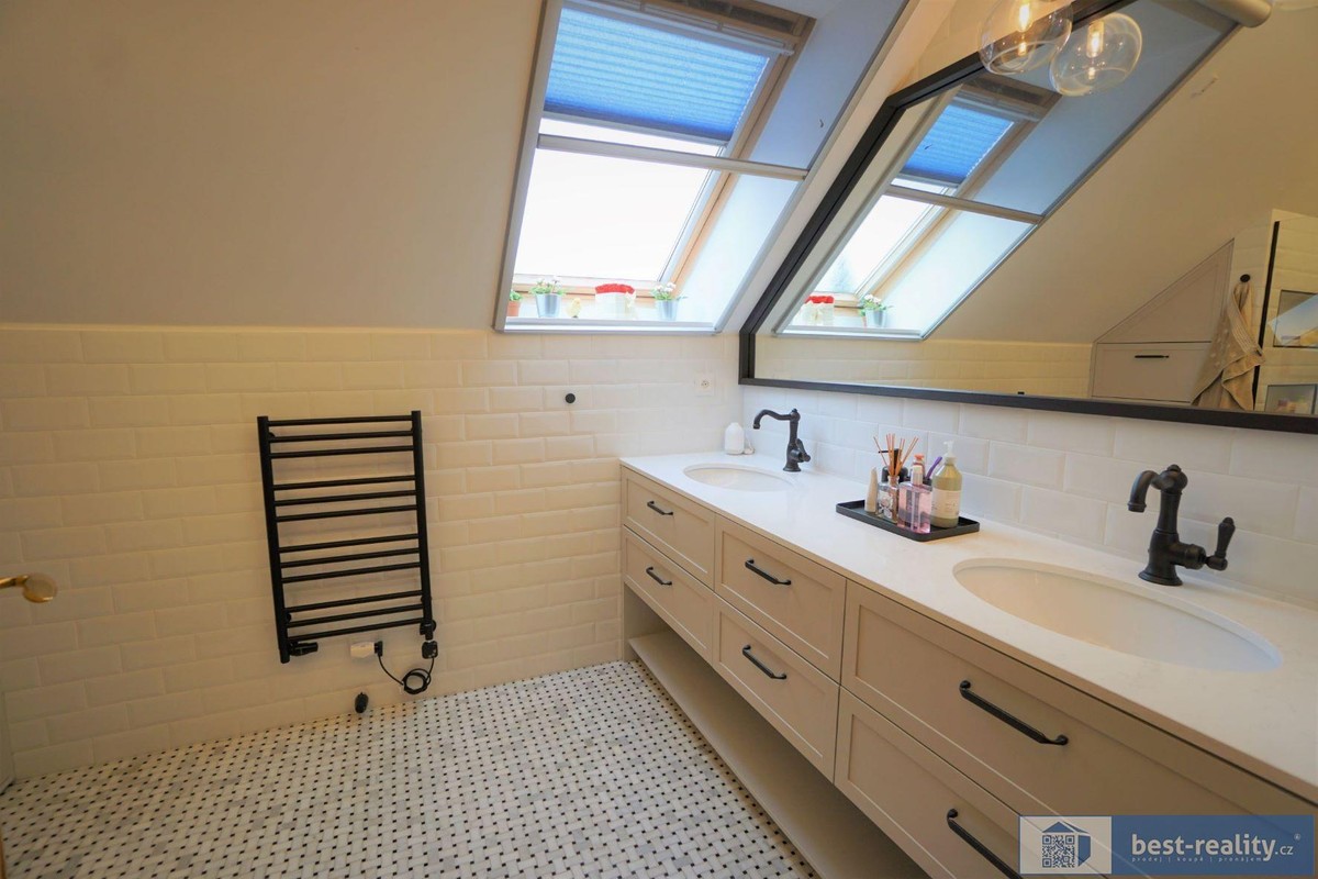 Prodej domu 676 m², pozemek 2737 m²