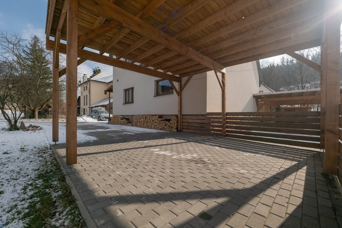 Prodej domu 218 m², pozemek 674 m²