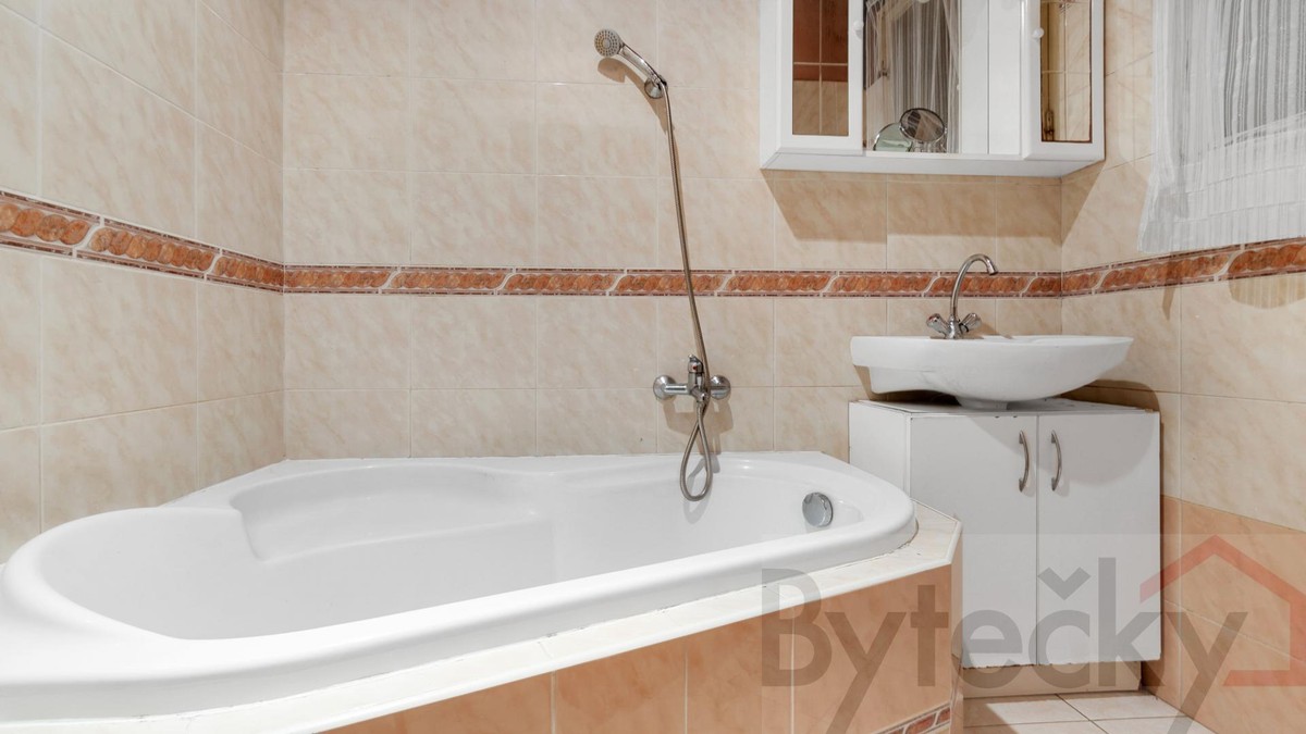 Prodej domu 200 m², pozemek 866 m²