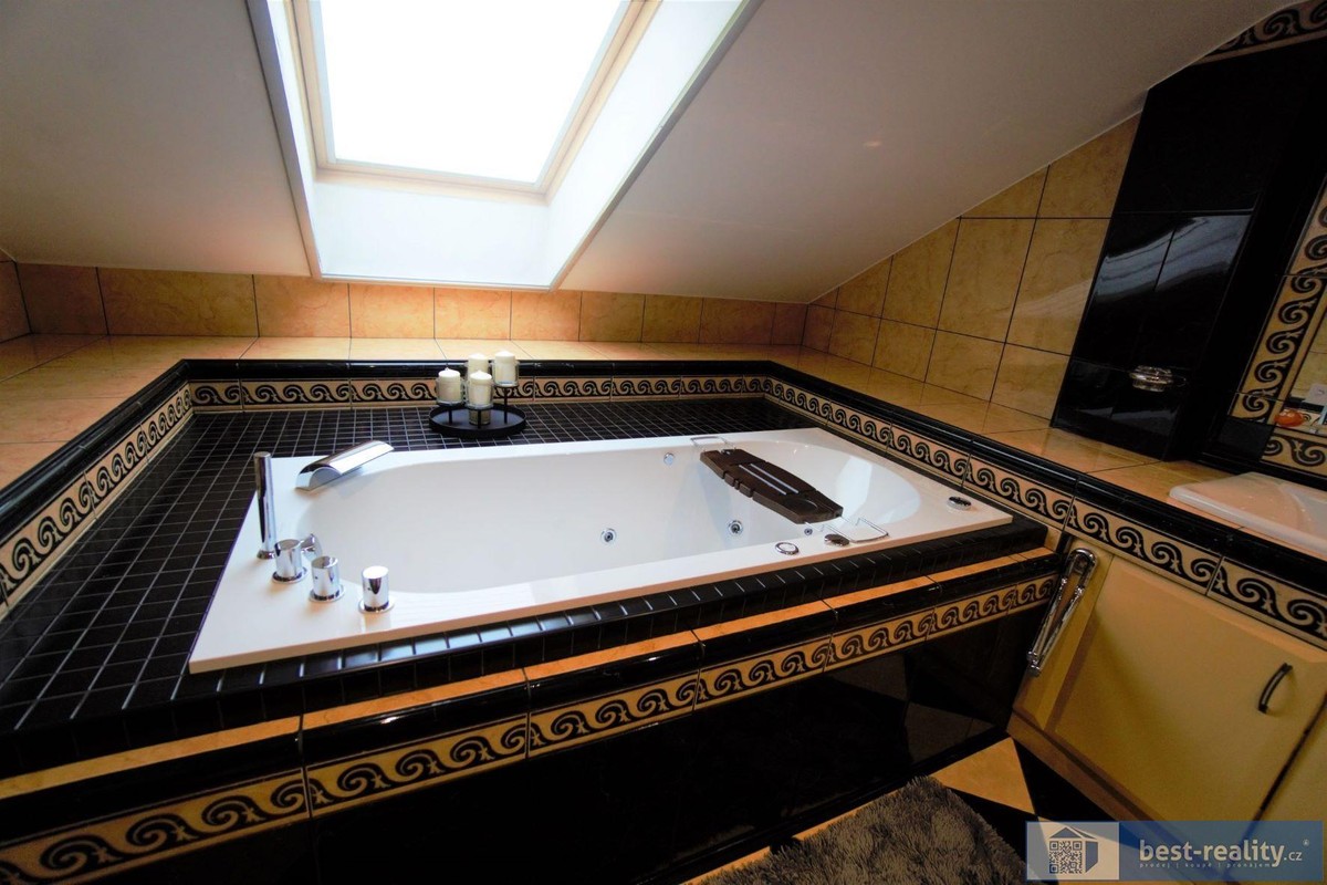 Prodej domu 676 m², pozemek 2737 m²