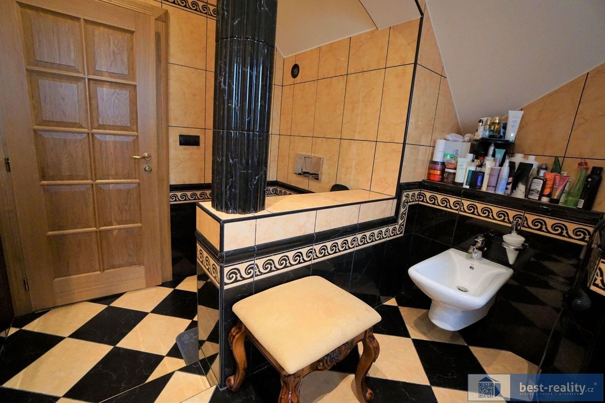 Prodej domu 676 m², pozemek 2737 m²