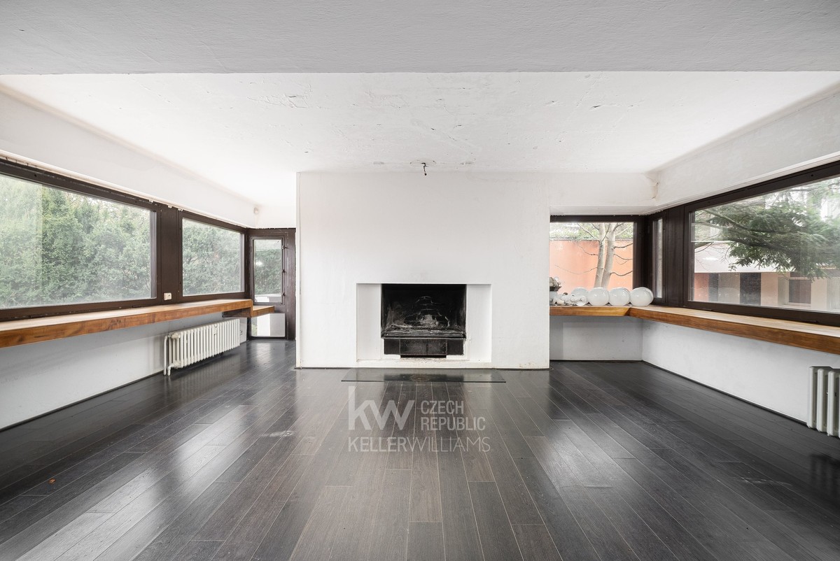 Prodej vily 747 m², pozemek 933 m²