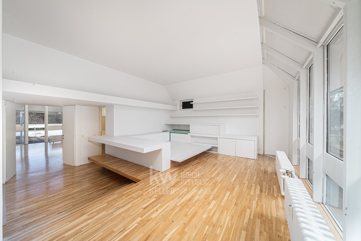 Prodej vily 747 m², pozemek 933 m²