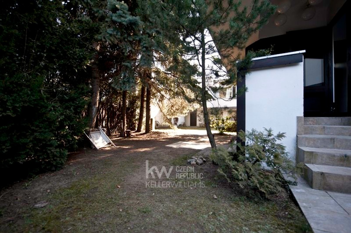 Prodej vily 747 m², pozemek 933 m²
