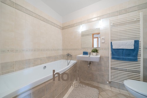 Prodej domu 354 m², pozemek 380 m²