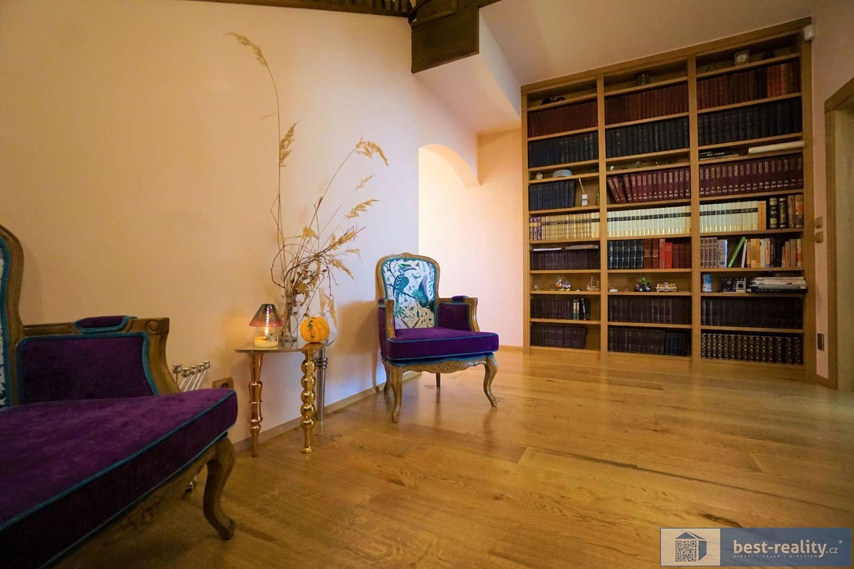 Prodej domu 676 m², pozemek 2737 m²