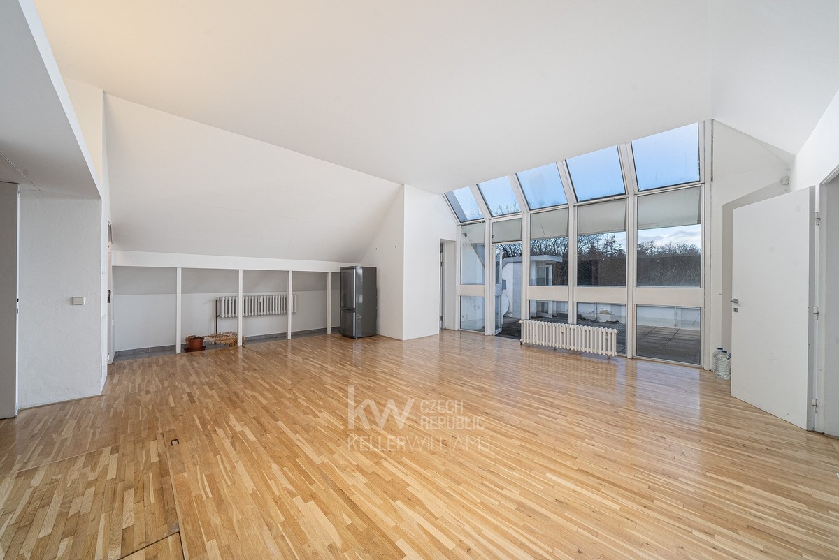Prodej vily 747 m², pozemek 933 m²