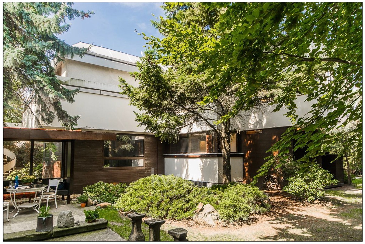 Prodej vily 747 m², pozemek 933 m²