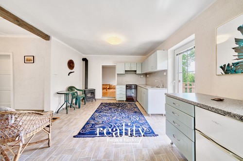 Prodaný dům 322 m², pozemek 9361 m²
