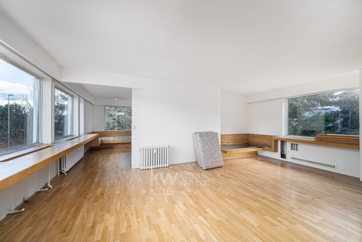Prodej vily 747 m², pozemek 933 m²