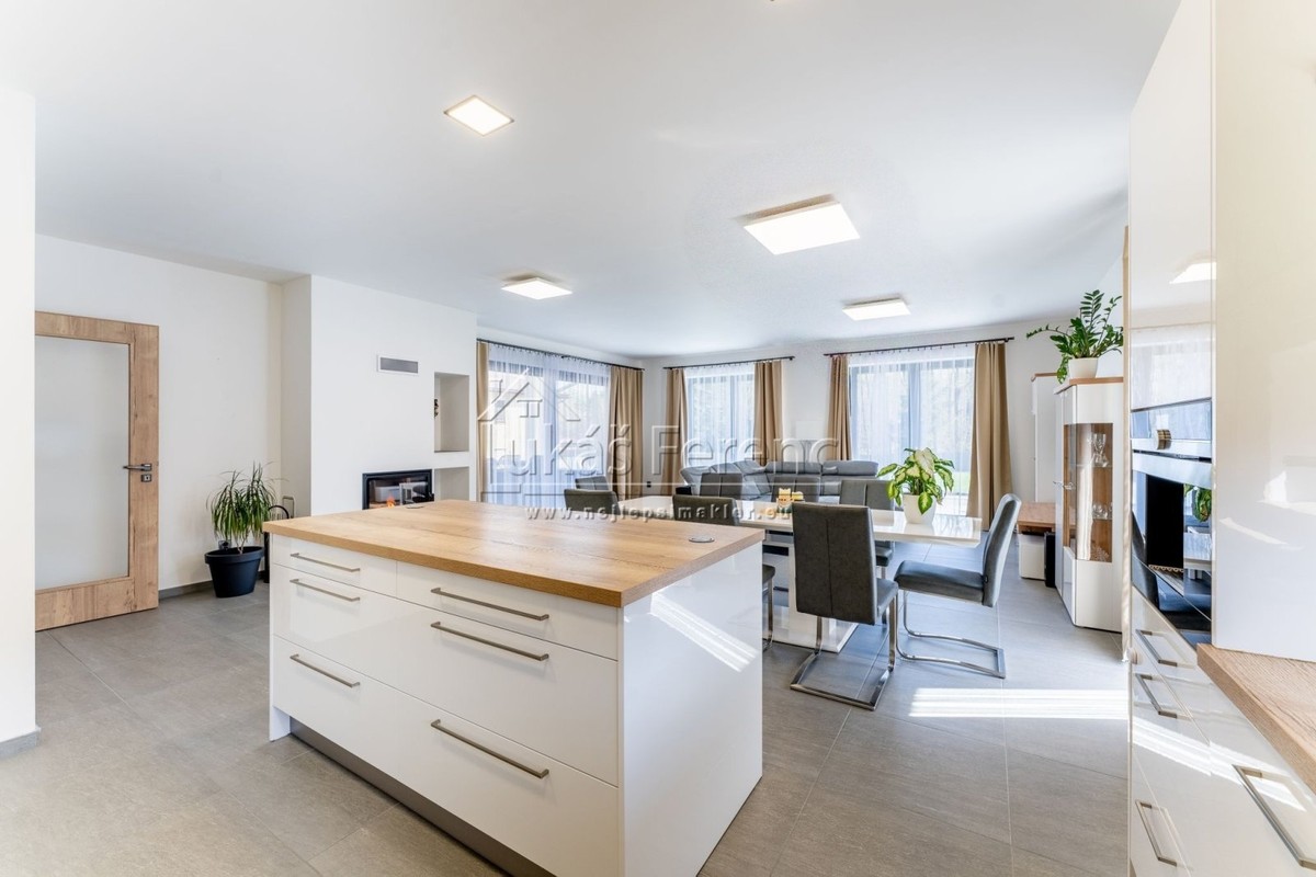 Prodej domu 221 m², pozemek 1950 m²