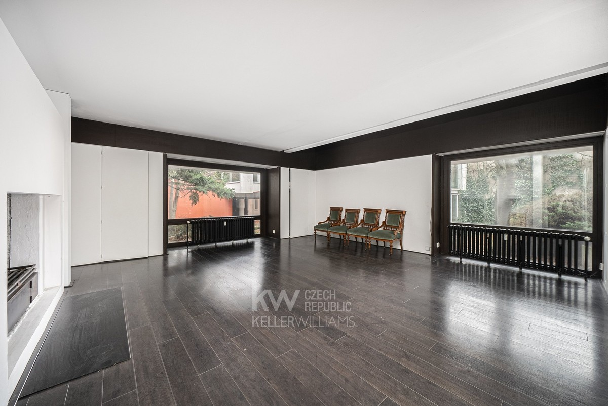Prodej vily 747 m², pozemek 933 m²