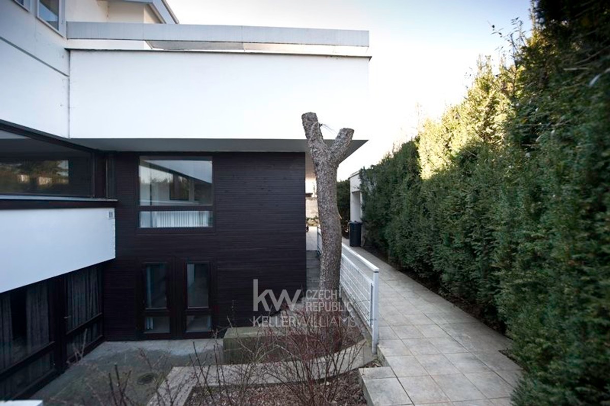 Prodej vily 747 m², pozemek 933 m²