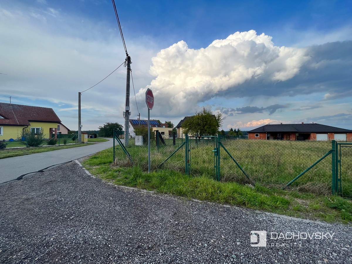 Prodej stavebního pozemku 1265 m²