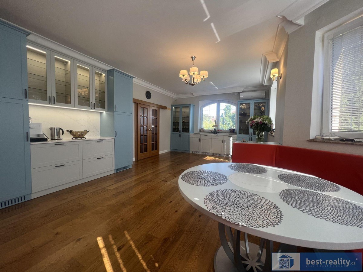 Prodej domu 676 m², pozemek 2737 m²