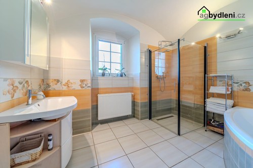 Prodej domu 240 m², pozemek 5595 m²