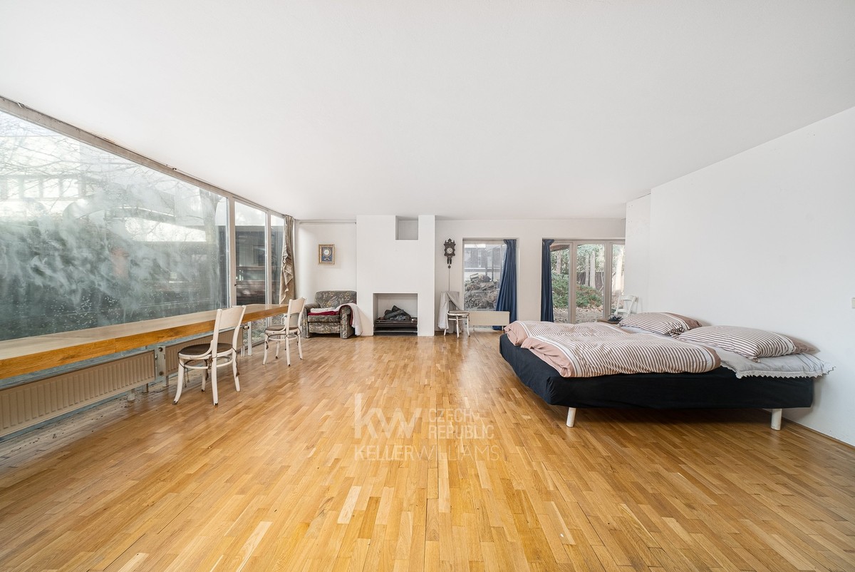 Prodej vily 747 m², pozemek 933 m²