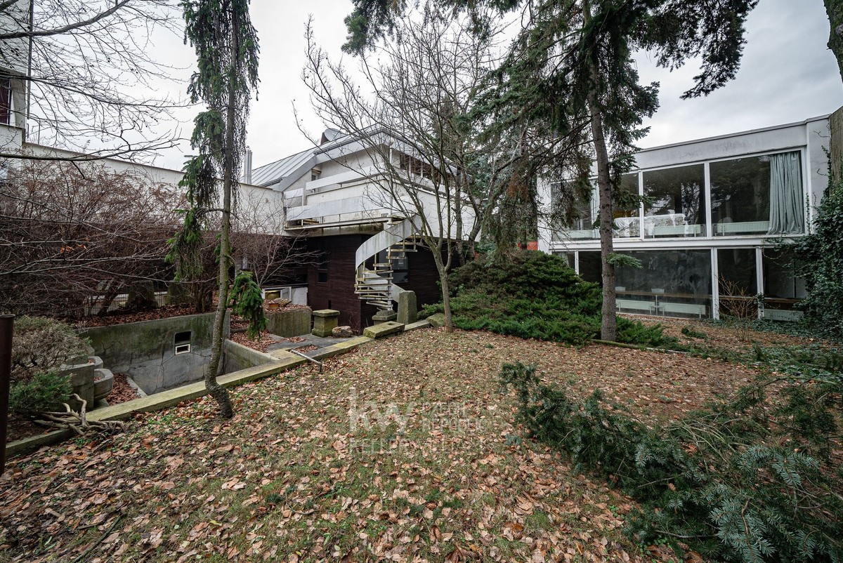 Prodej vily 747 m², pozemek 933 m²