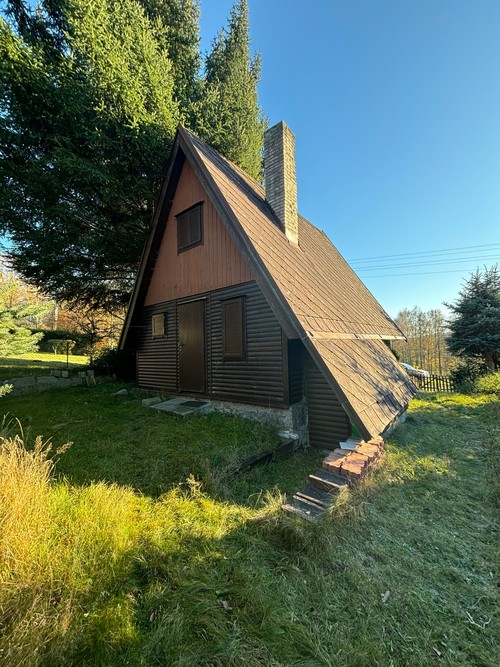 Prodaná chata 40 m², pozemek 343 m²